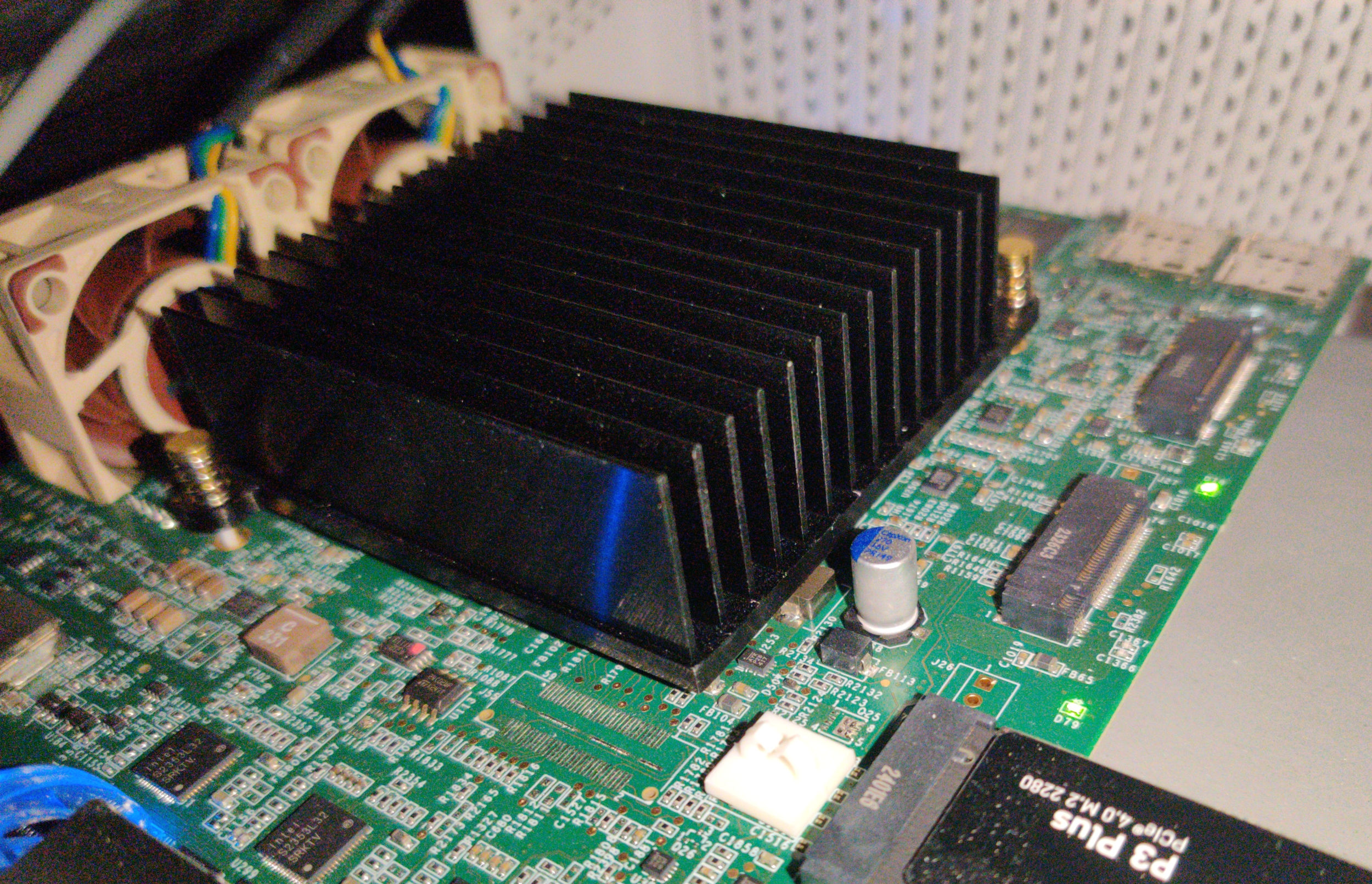 Additional airflow for PCI-E devices